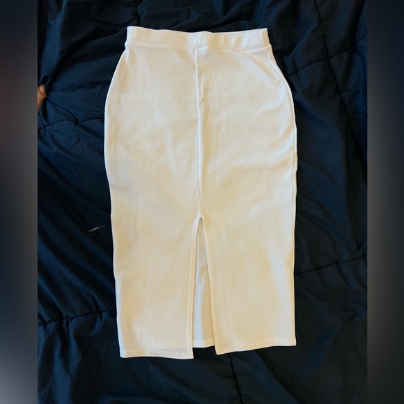 WHITE SKIRT - Picture 3 of 3